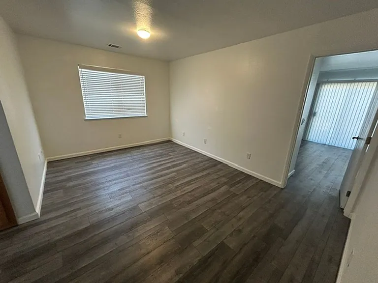 2406 W Prospect Ave — Photo 8