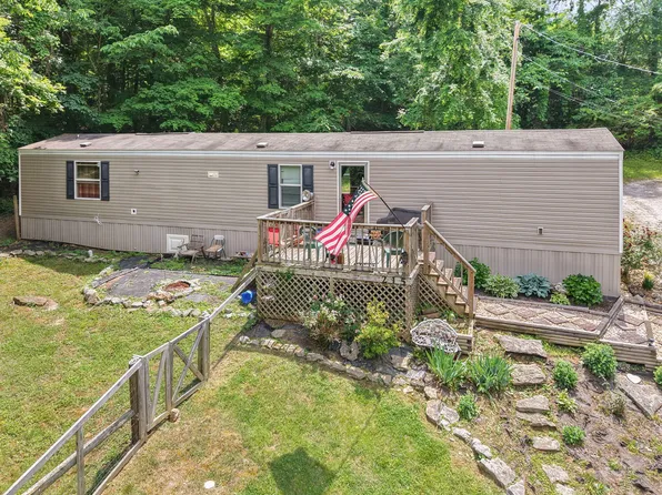215 Lakeview Ave, Burnside, KY 42519