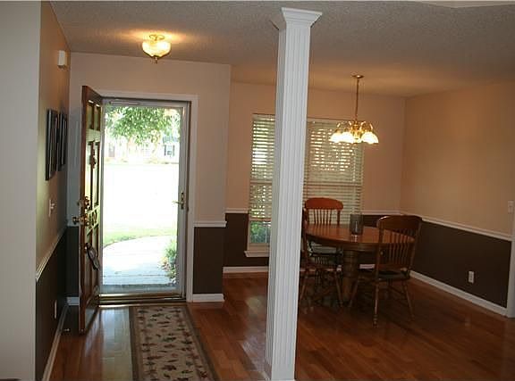 5th image of 107 Fieldstone Dr