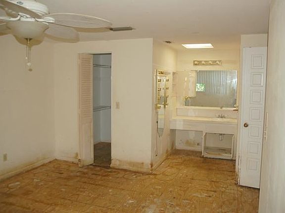 4th image of 7108 Halifax Ct