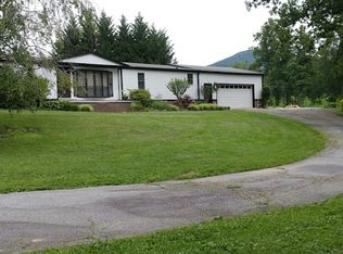 301 Old Clear Creek Rd, Hendersonville, NC 28792