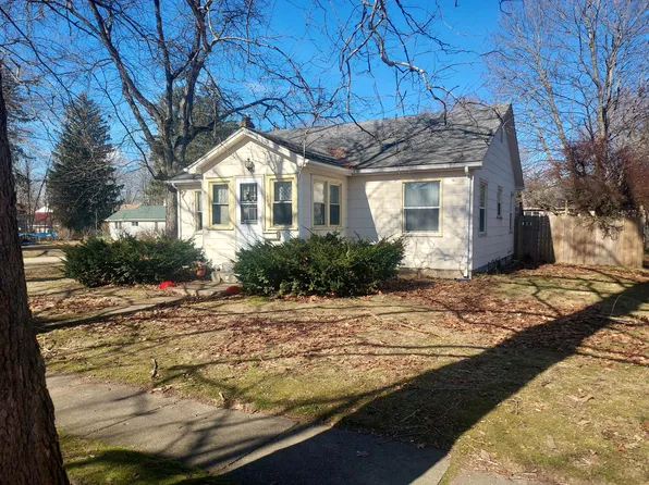 302 E Arlington St, Bangor, MI 49013