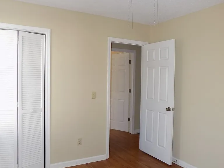 128 Wells Garden Ct — Photo 9