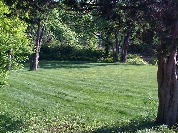 Side yard view from front