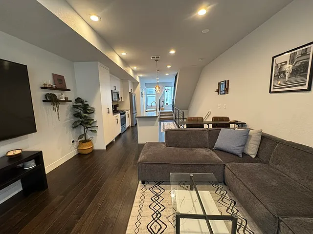 3372 S Pearl St #B — Photo 6