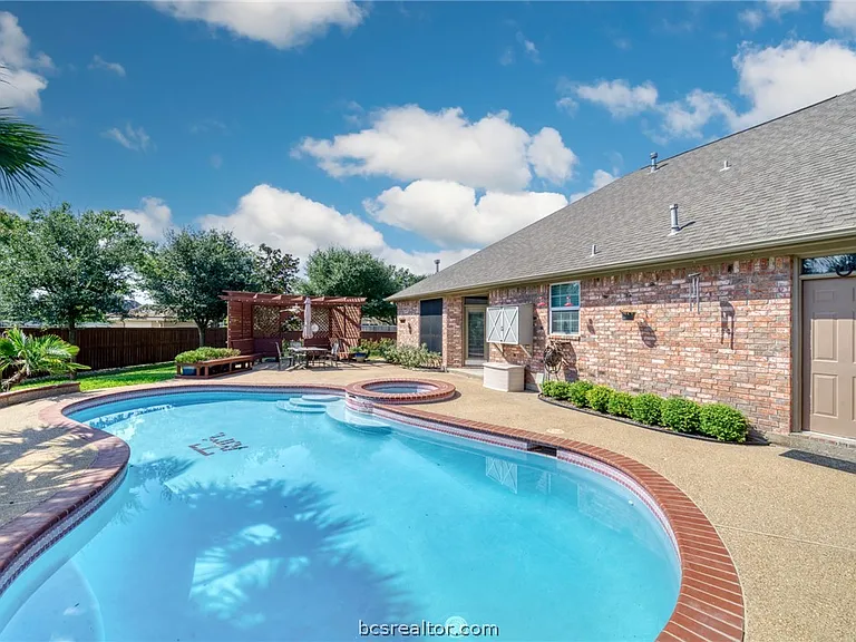 602 Clovis Ct — Photo 30