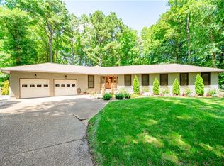 640 Ravenwoods Dr, Chesapeake, VA 23322