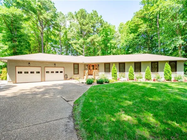640 Ravenwoods Dr, Chesapeake, VA 23322
