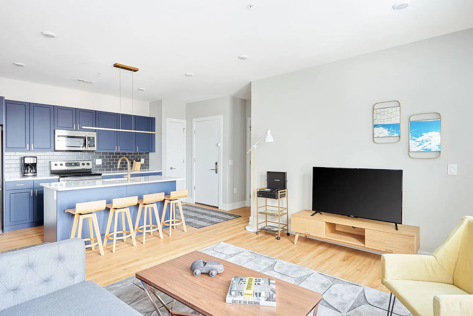 2 bed, 2.0 bath, 828 sqft, $3,040 — Photo 2