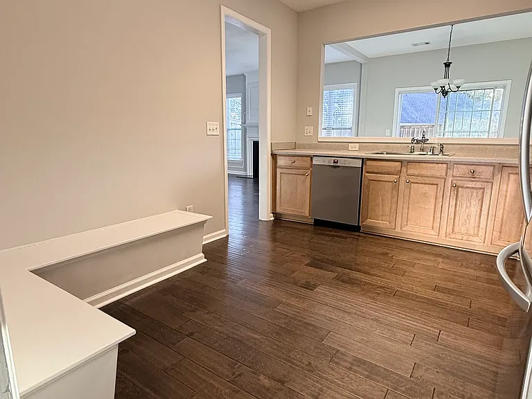 240 Regent Sq — Photo 70