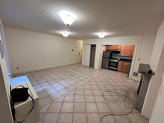 4th image of 353 W 51st St #1B