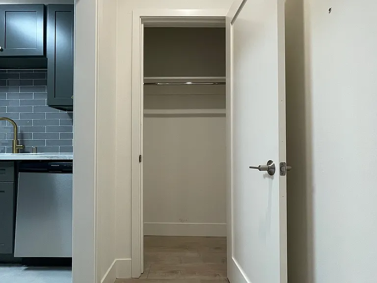 12840 Moorpark — Photo 19