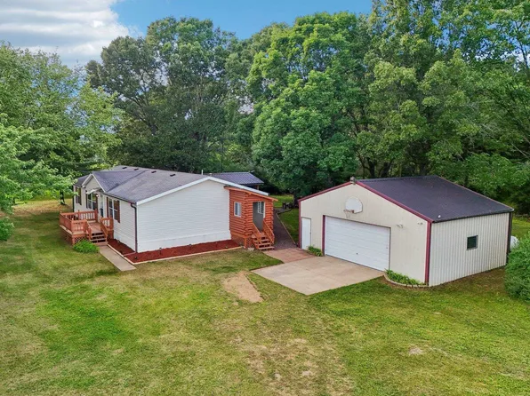 526 Freedom Ln, Oxford, WI 53965