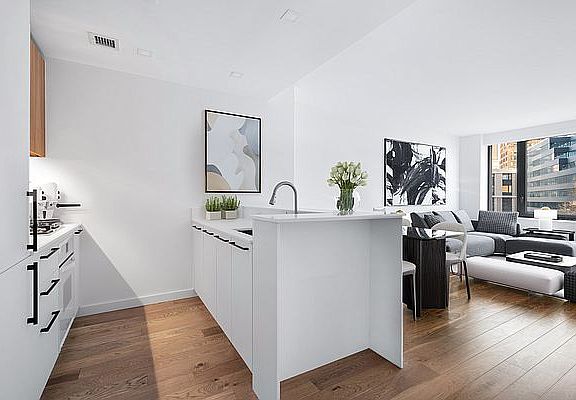 4th image of 445 W 35th St APT 5J