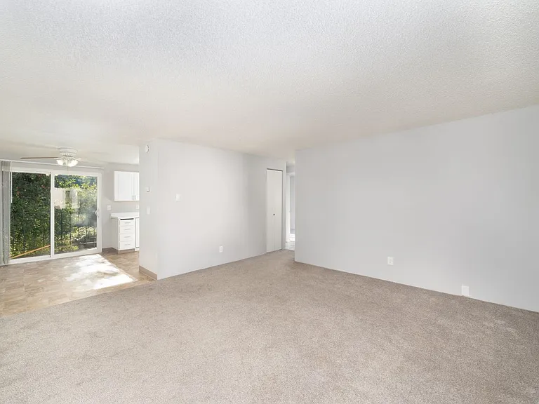 8332 SW 21st Ave — Photo 3