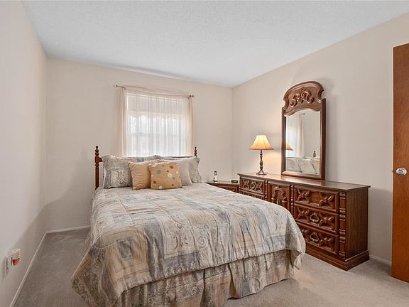 5th image of 506 White Birch Way