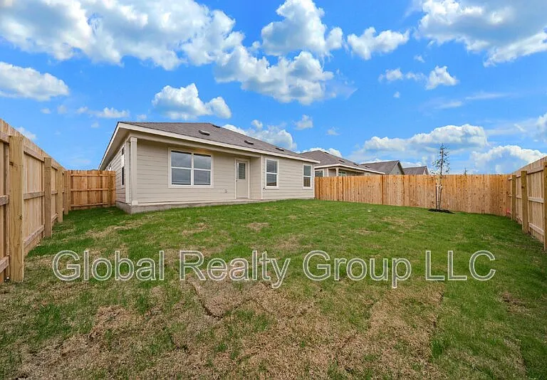 9105 Navarro Vis — Photo 29