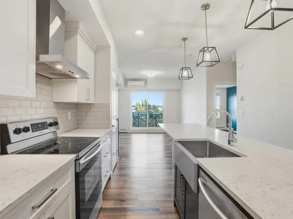 300 N Harvest Hills Pl NE #413, Calgary, AB T3K 2P4