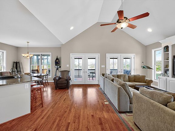4th image of 240 Persimmon Way