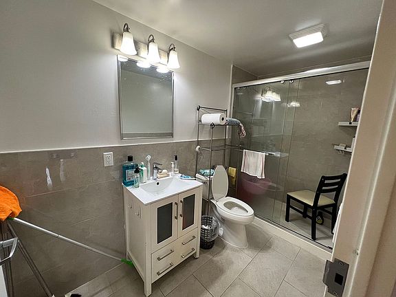 3rd image of 13517 Northern Blvd APT 5D