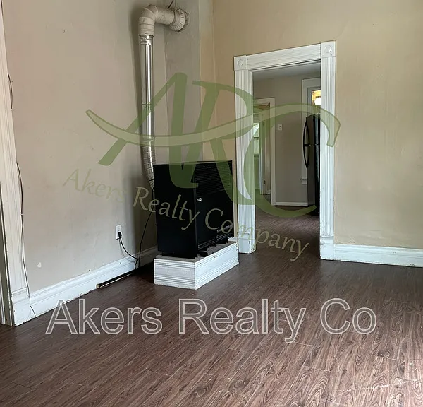 1216 Cedar St — Photo 3