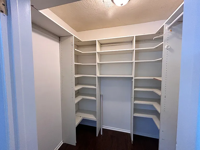 23723 Oxnard St — Photo 21