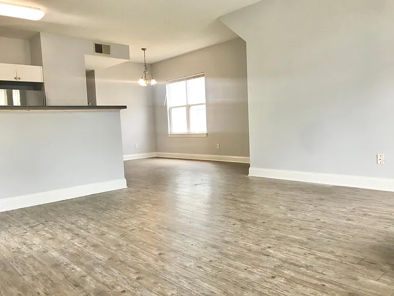 613 Campbell St #1 — Photo 2