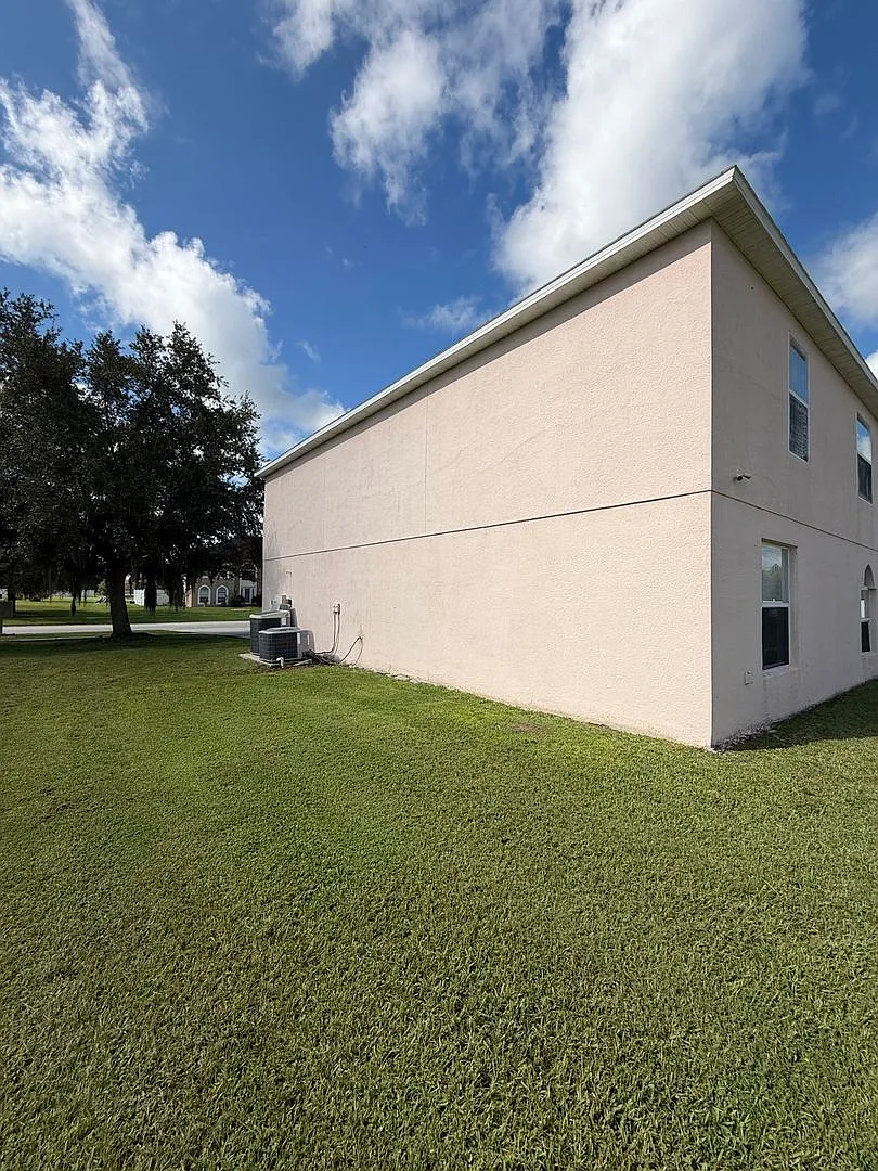Spacious 6-Bedroom Home with Loft & 3-Car Garage — Photo 4