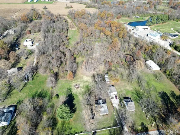 2005 S 11th St, Belleville, IL 62226