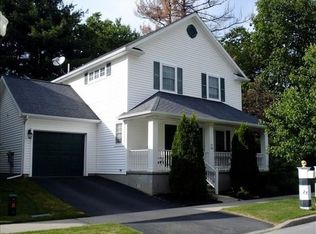 27 Horseshoe Dr, Saratoga Springs, NY 12866