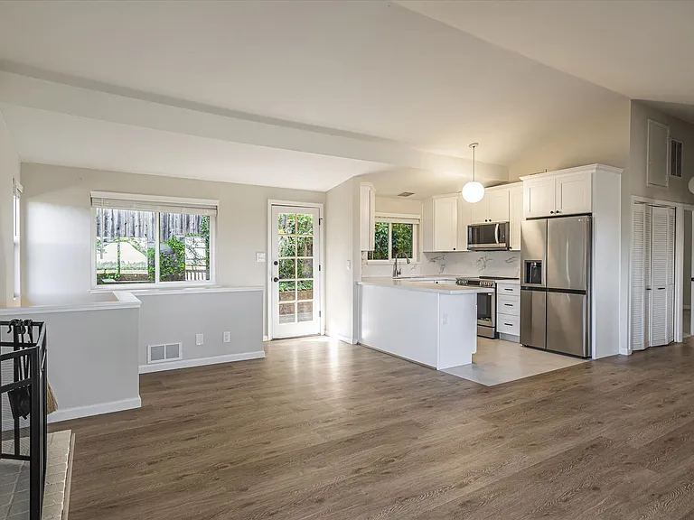 109 Cleland Ave — Photo 2