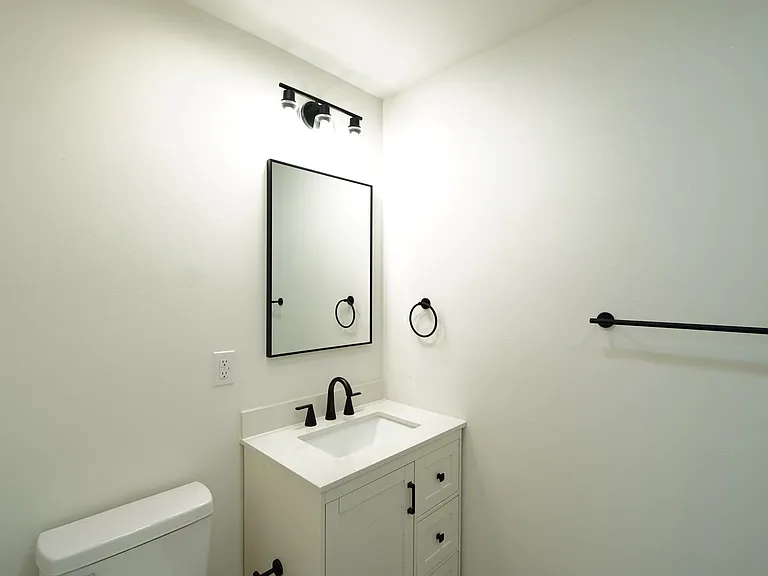 4805 Charlotte Way — Photo 25
