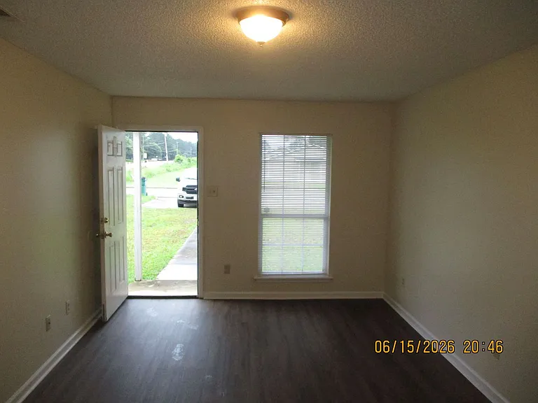 301 Station Crossing Dr #B — Photo 7