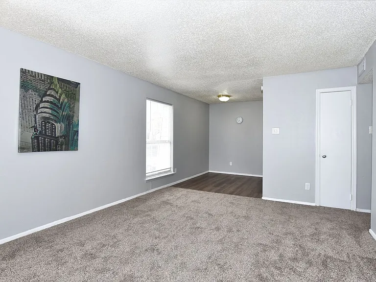 Heatherstone Apartments — Photo 21