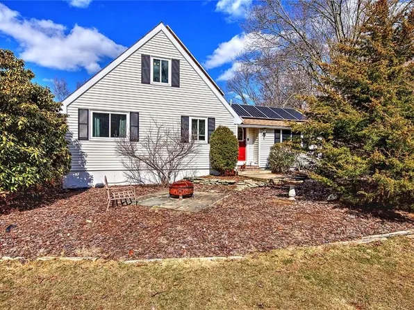 121 Jenckes Hill Rd, Lincoln, RI 02865