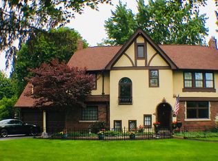 16 Poplar Park Blvd, Pleasant Ridge, MI 48069