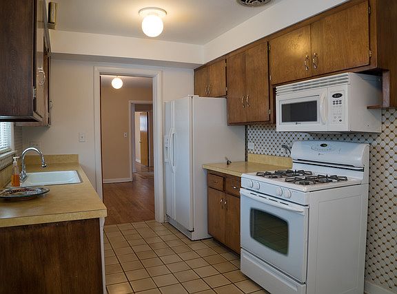 5th image of 7437 Lamon Ave