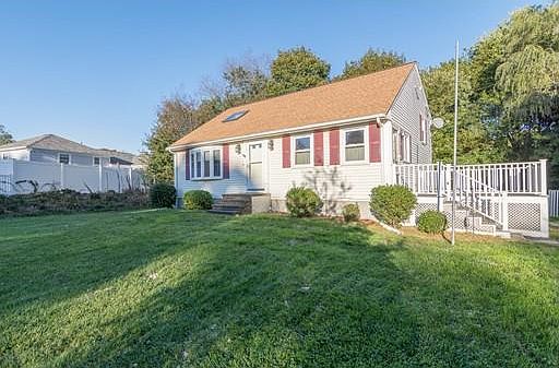2nd image of 214 Summer St