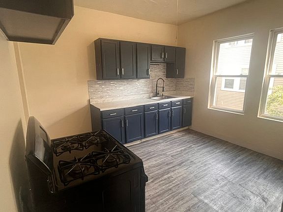 3rd image of 827 Hyde Park Ave #2