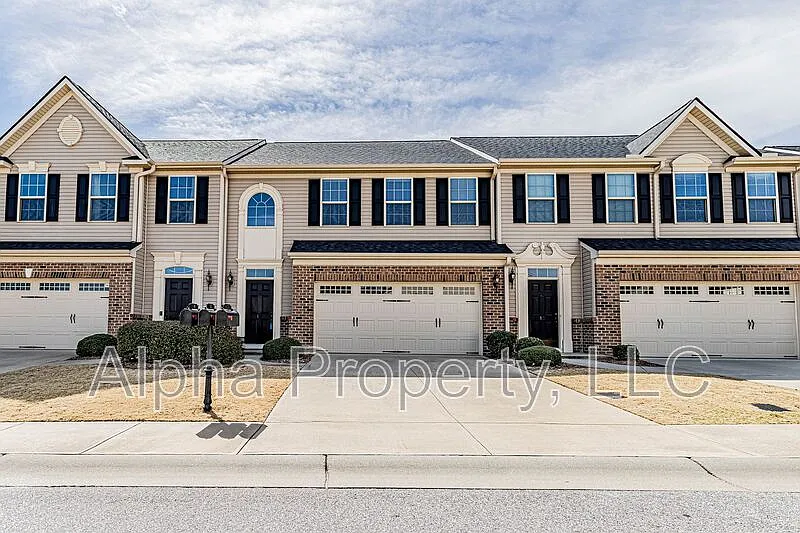 3 bed, 2.5 bath, 1800 sqft, $1,950 — Photo 1