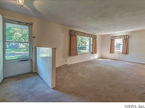 4th image of 310 Longmeadow Dr