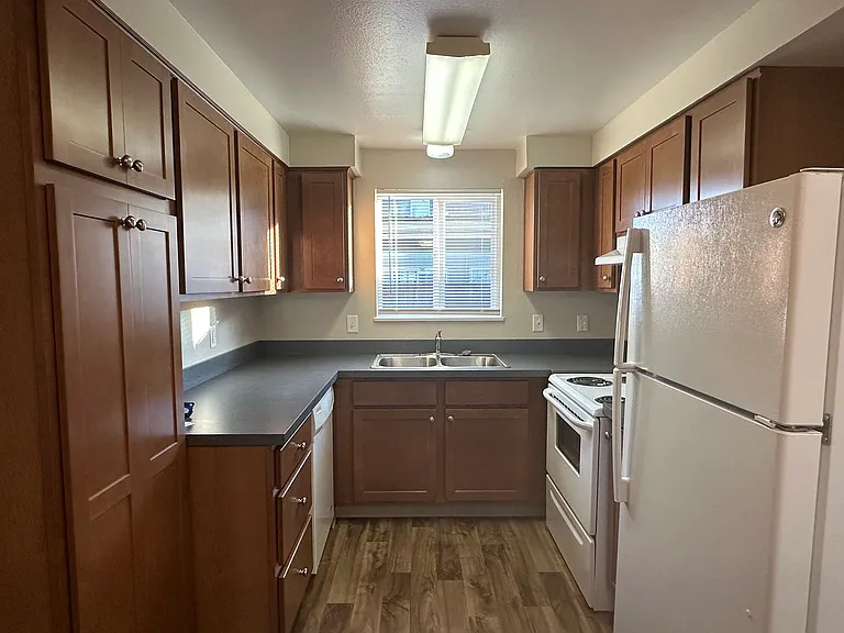 Canby Gardens Townhomes — Photo 25
