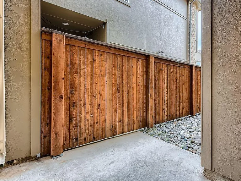 4113 Broadway Ave — Photo 19