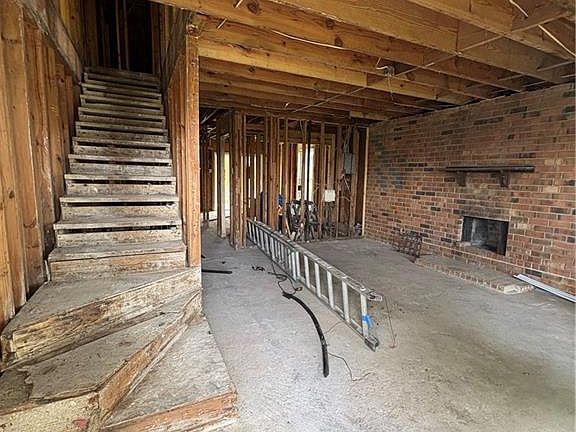 4th image of 1864 Farragut St