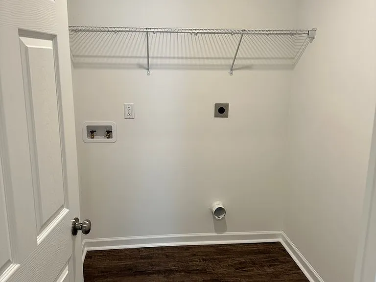 609 Savannah St — Photo 15