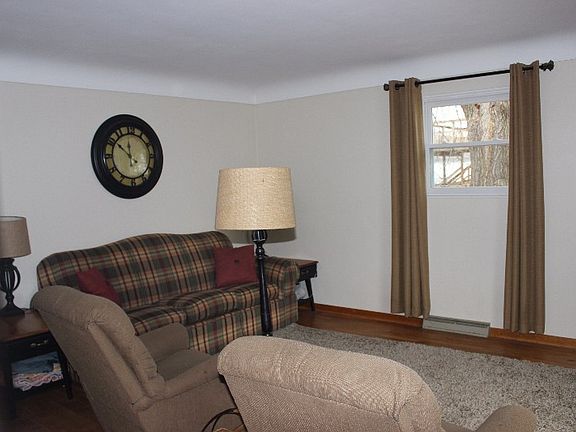4th image of 807 Sibley St