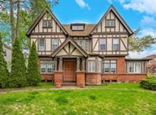 211 Oak St, Holyoke, MA 01040