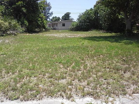 4th image of 414 SW 22nd Ter
