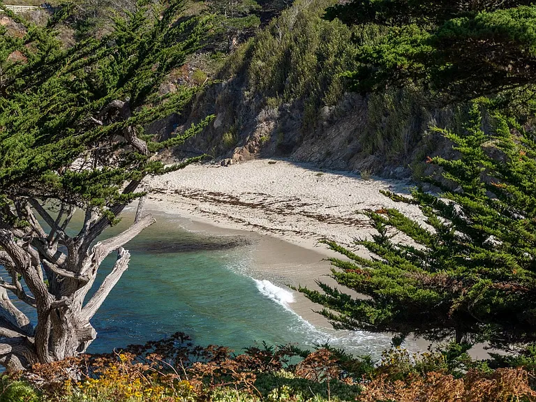 100 Highway 1 — Photo 38
