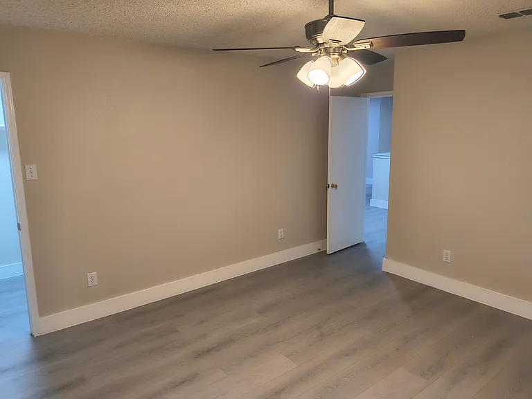 Upstairs Bedroom 2 of 4